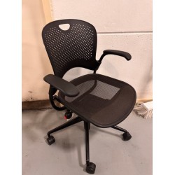 Herman Miller Caper Bureaustoel zwart met armleuningen showroommodel