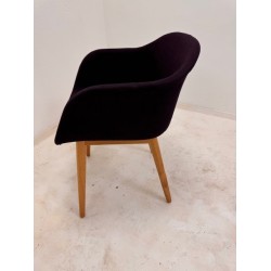 Muuto Fiber Armchair gestoffeerd en houten frame